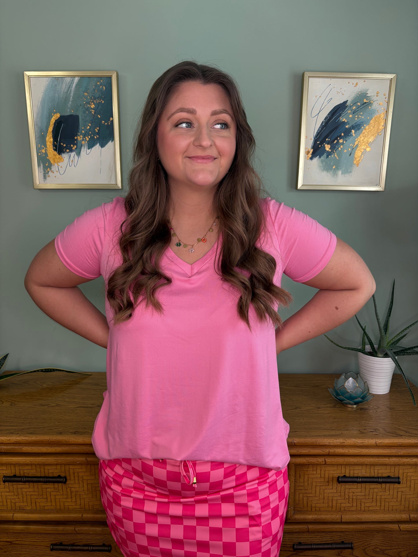 ONE LEFT SIZE S PINK - Basic V-Neck Tees