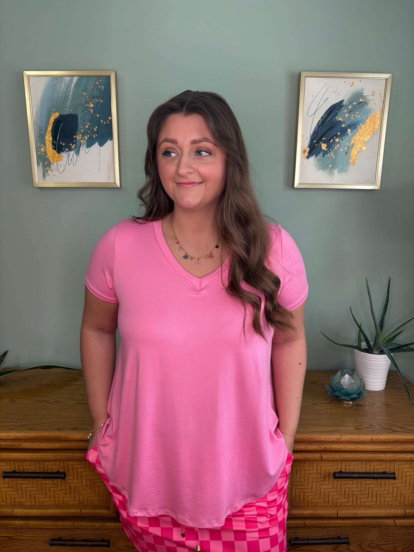 ONE LEFT SIZE S PINK - Basic V-Neck Tees