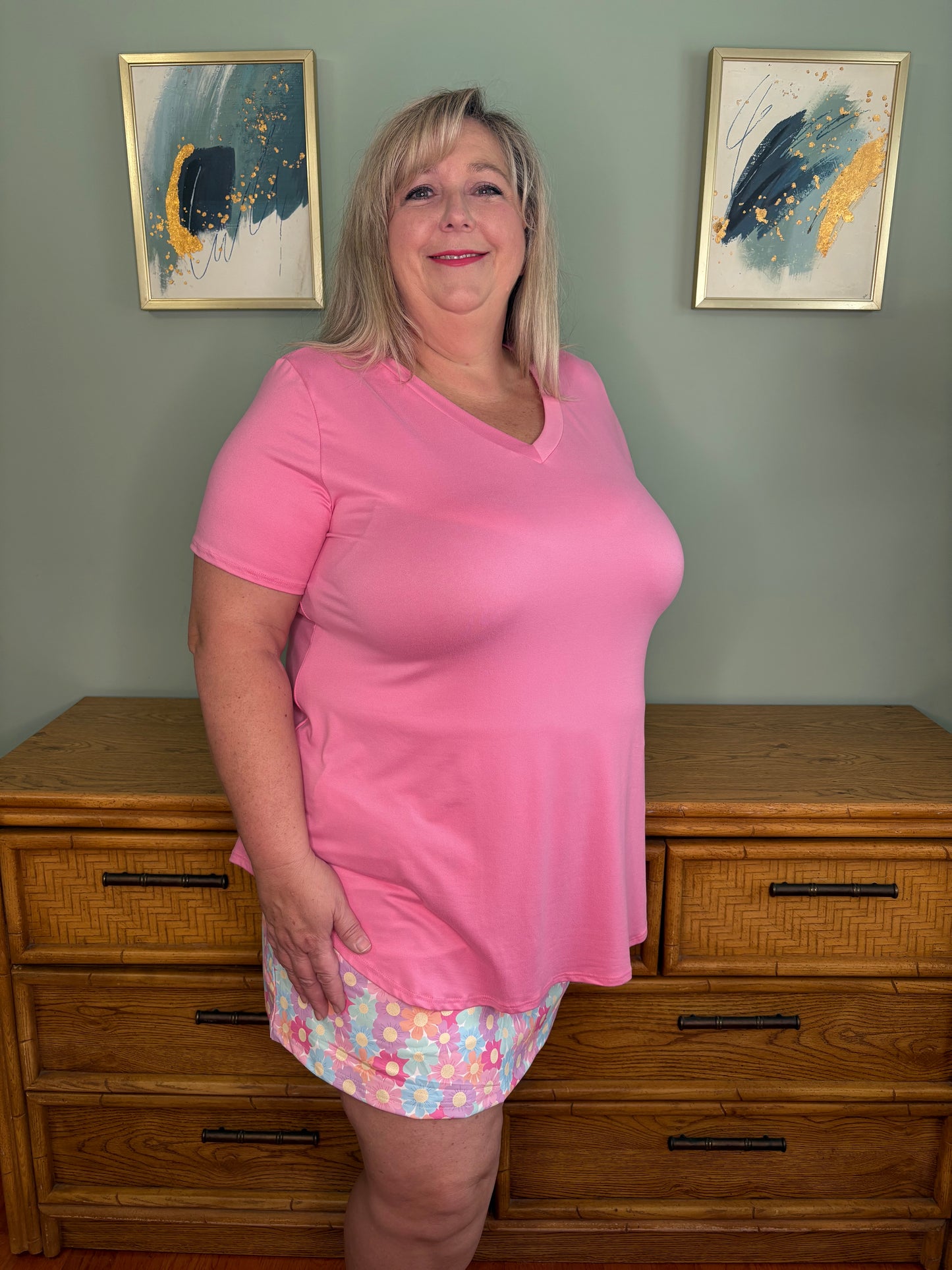 ONE LEFT SIZE S PINK - Basic V-Neck Tees
